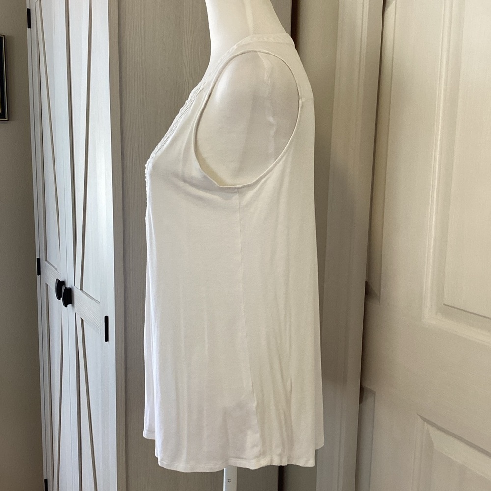 Cable & Gauge White Sleeveless Pintuck Blouse Sz M - Picture 3 of 12